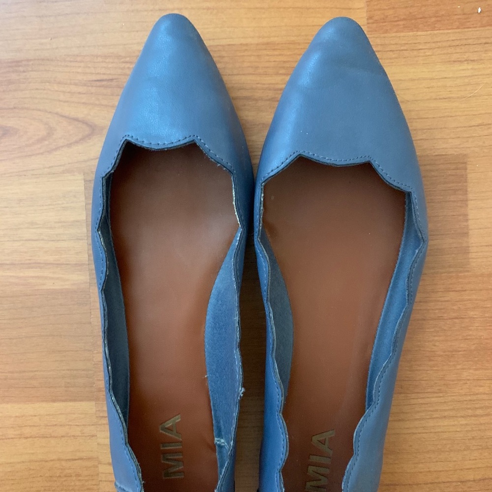 Blue Pointed toe scalloped flats